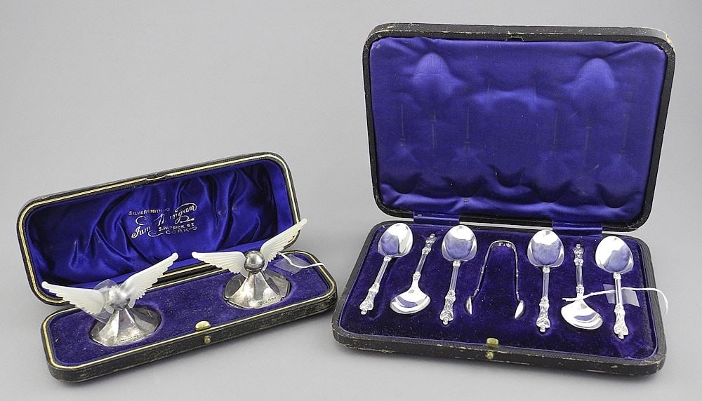 Set of James Dixon & Sons Coffee Spoons (82g) with Case & MOP Knife Rests (TW 115g/damaged). (1 of 6)