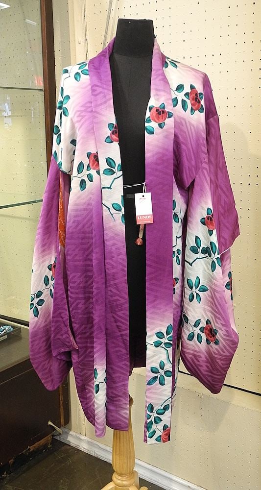 Vintage Silk Robe. (1 of 2)