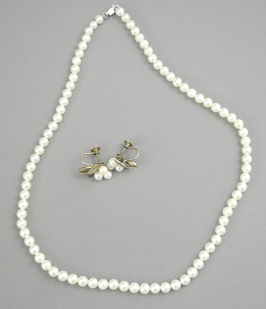 5mm uniform Pearl Necklace with 10K (marked) White Gold Clasp with Stg Earrings.: 5mm uniform Pearl Necklace with 10K (marked) White Gold Clasp with Stg Earrings.