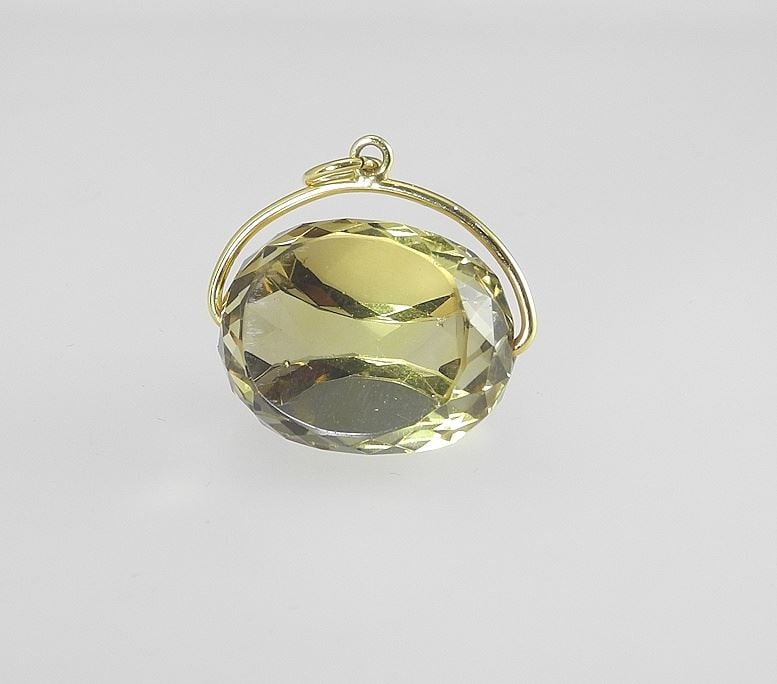 Unmarked Gold Tone Fob, 1"w, 9.6g.: Unmarked Gold Tone Fob, 1"w, 9.6g.