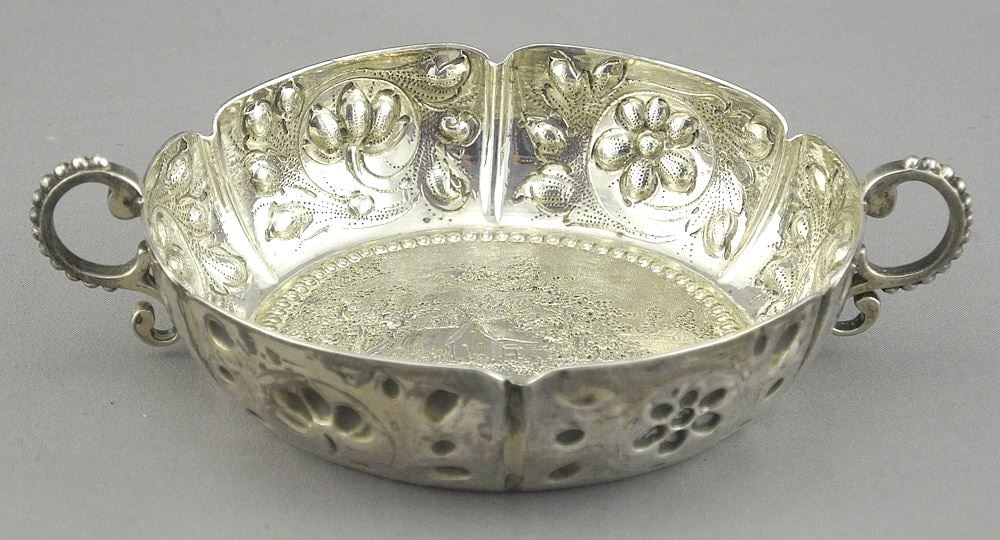 Foreign Hallmarked Lobed Silver Handled Dish, 4 1/2" Diameter, 85g. (1 of 4)