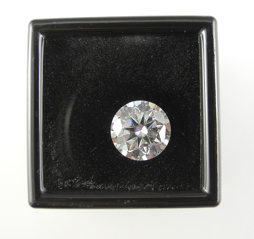 3ct Loose Moissanite with Report.: 3ct Loose Moissanite with Report.