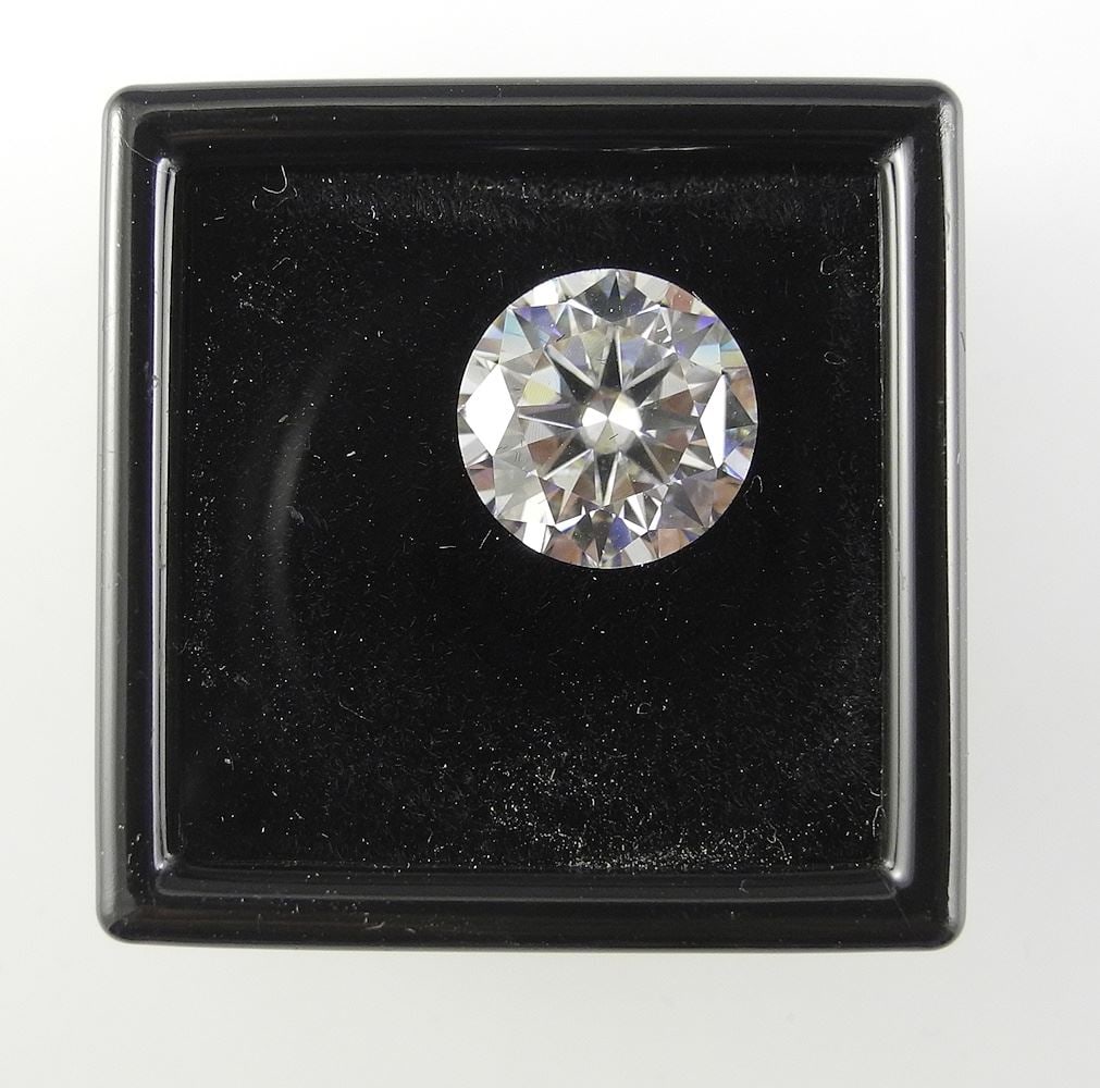 4ct Loose Moissanite with Report.: 4ct Loose Moissanite with Report.