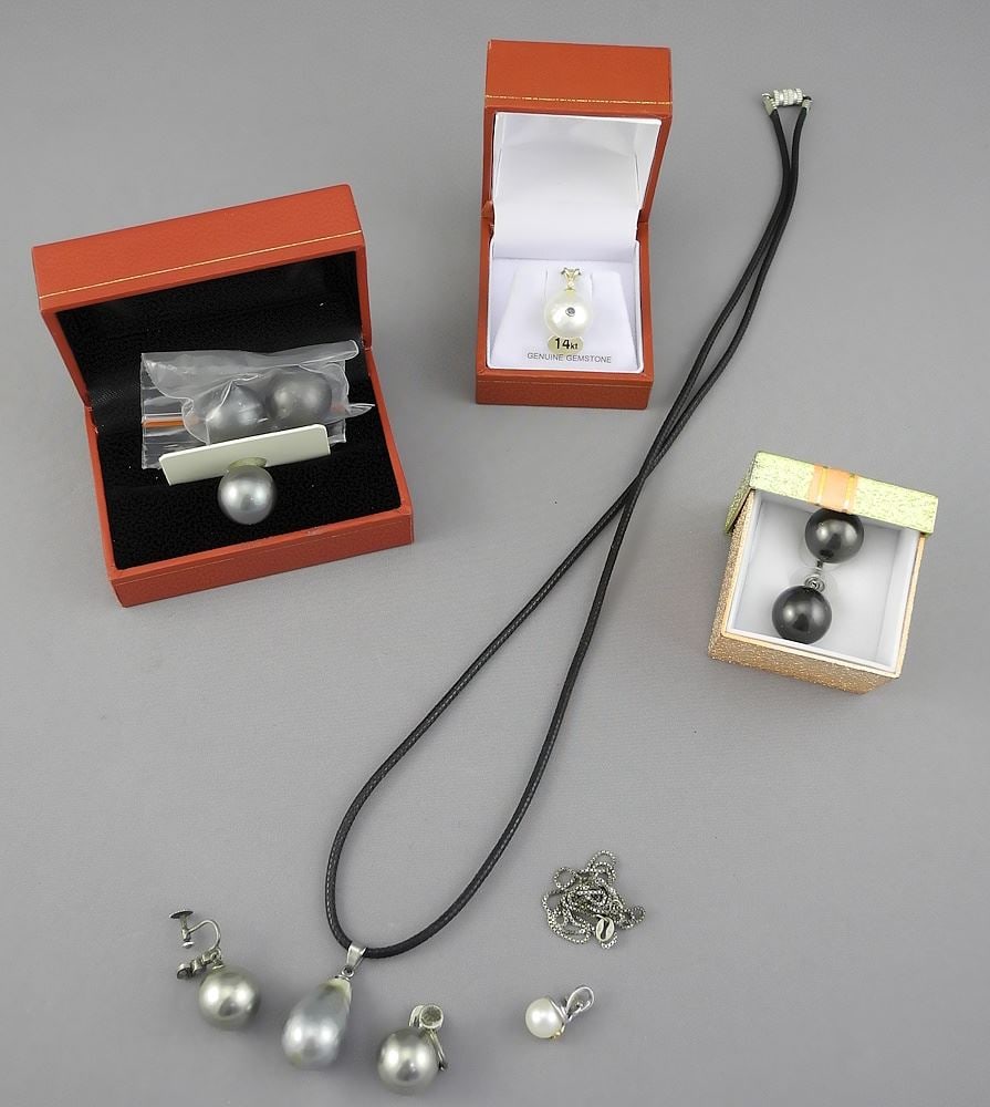 Collection of Black & White Pearls: Earrings/Necklace/Loose.: Collection of Black & White Pearls: Earrings/Necklace/Loose.