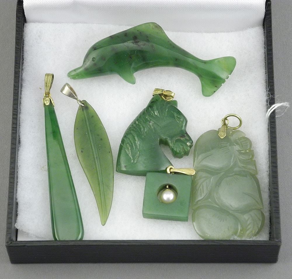 5 Jade Pendants & 1 Brooch, 5/8 - 2 1/4"L, TW 33g with Box. (1 of 2)