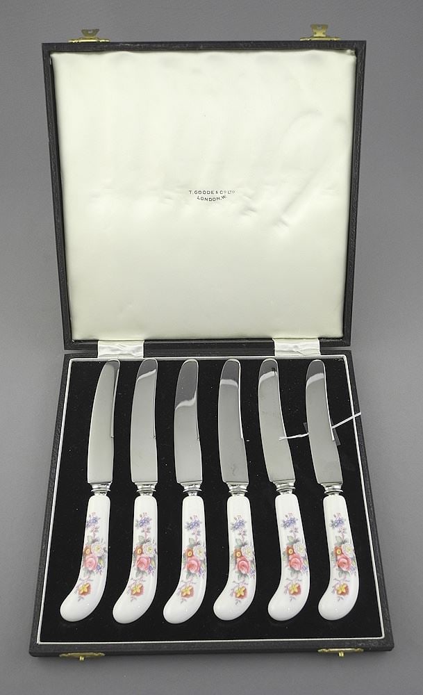 Cased Set of Six Royal Crown Derby Posies Fruit Knives/Spreads, 8"w.: Cased Set of Six Royal Crown Derby Posies Fruit Knives/Spreads, 8"w.