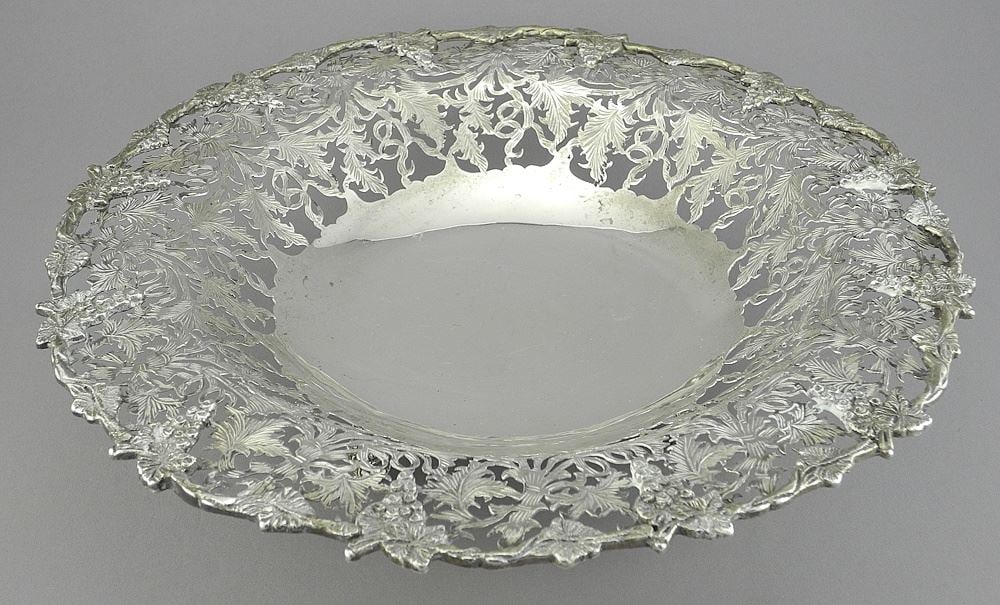 Reticulated Egyptian Silver (marked) Center Bowl, 3 1/8 x 12 1/4" Diam., 755g.: Reticulated Egyptian Silver (marked) Center Bowl, 3 1/8 x 12 1/4" Diam., 755g.