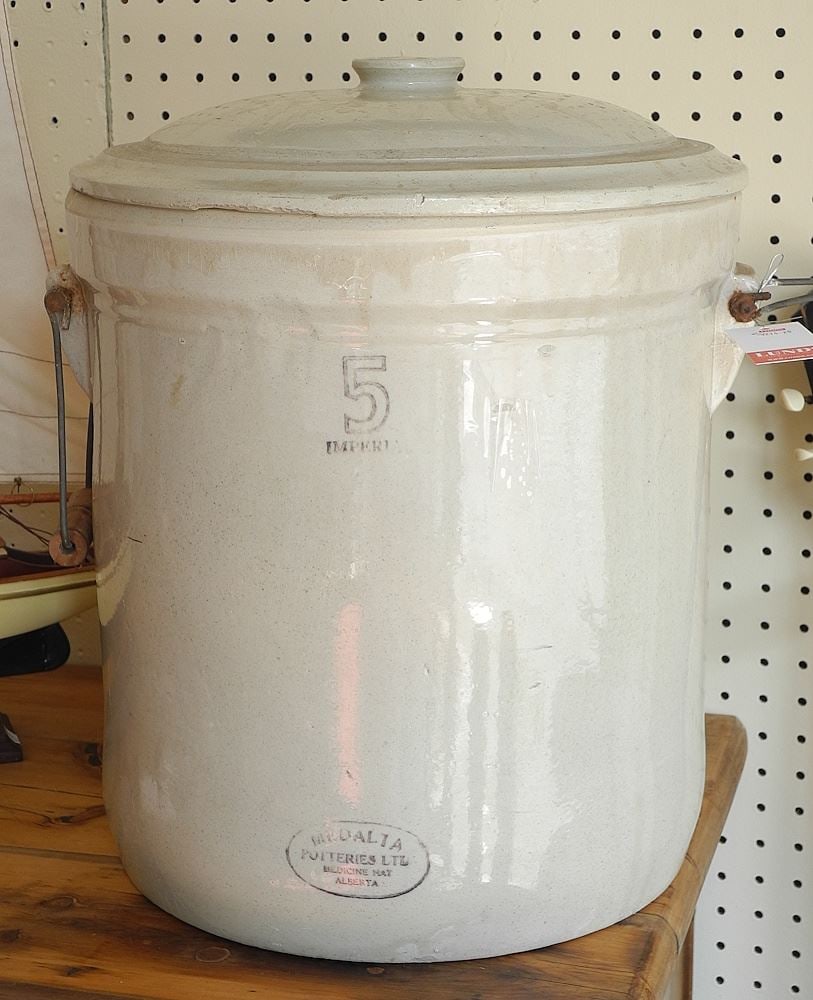 Medalta 5 Gallon Stoneware Crock. (1 of 1)