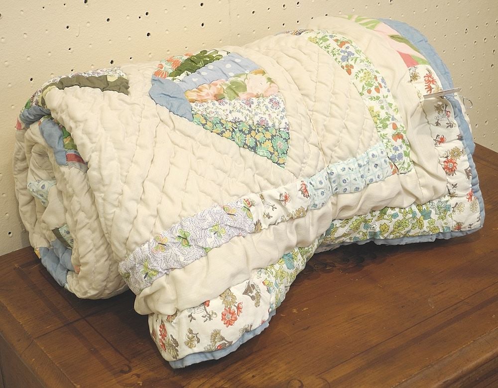 Vintage Patchwork Quilt Approximately 4'10" x 6'6". (1 of 1)