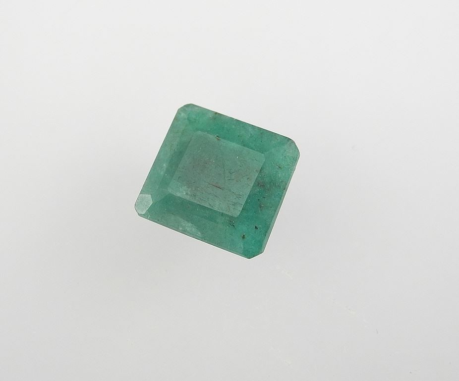7.71ct Octagon Cut Emerald Gemstone (Appraisal $11,565).: 7.71ct Octagon Cut Emerald Gemstone (Appraisal $11,565).