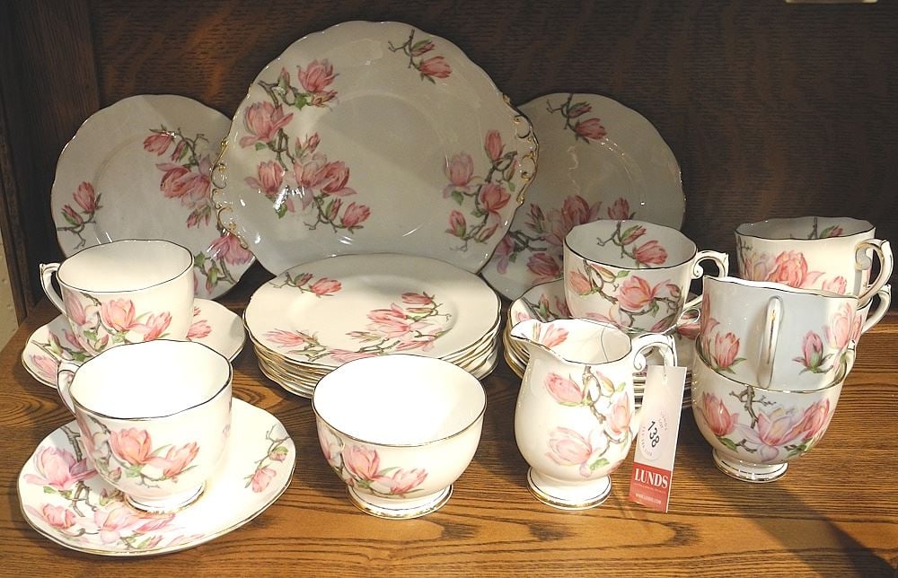 Roslyn Bone China Luncheon Service.: Roslyn Bone China Luncheon Service.