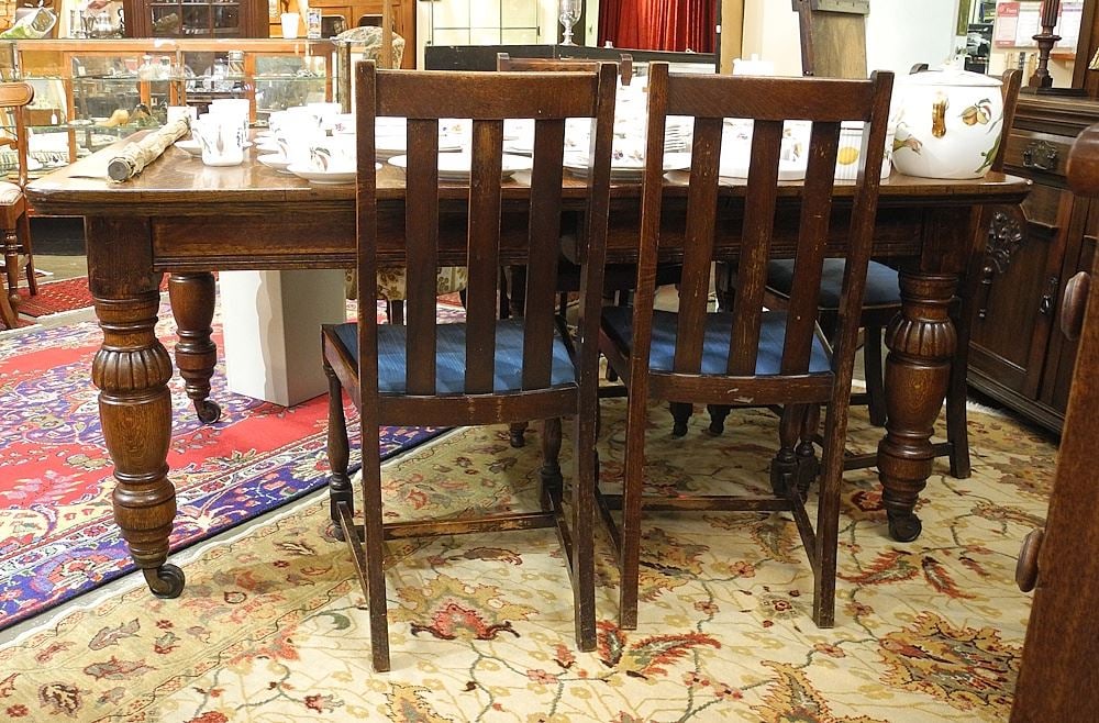 19th C. Oak Extension Dining Table (48"L closed). (1 of 6)