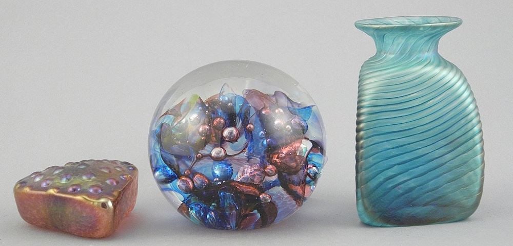 Robert Held (3 pcs): Paperweight/ Heart/Vase, 3 5/8"h.: Robert Held (3 pcs): Paperweight/ Heart/Vase, 3 5/8"h.