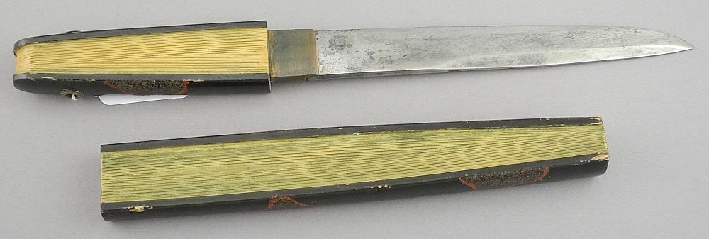 Japanese Lacquered Wood "Fan" Dagger: Japanese Lacquered Wood "Fan" Dagger