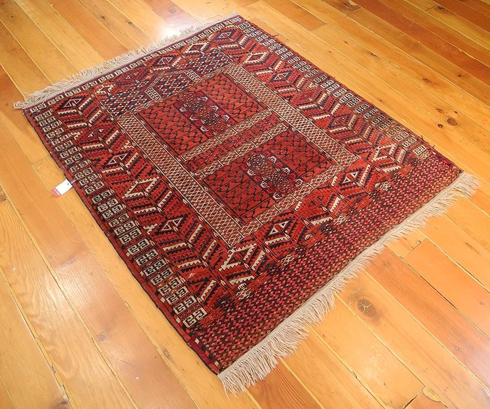Hand Knotted Persian Carpet Approximately 4'11" x 3'11".: Hand Knotted Persian Carpet Approximately 4'11" x 3'11".