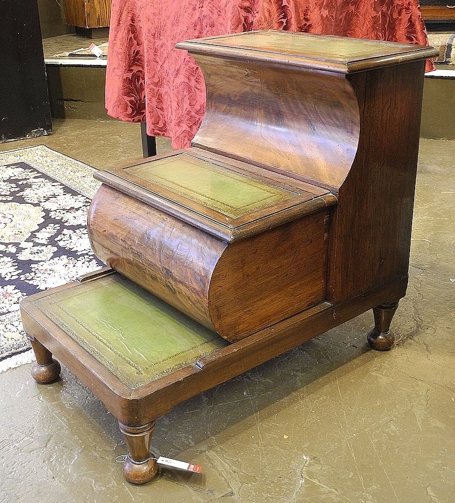 Georgian Mahogany Library Steps/ Commode, 24 3/4 x 18 3/8 x 26 1/4". (1 of 3)
