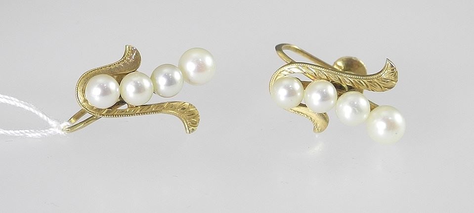Pair of 10K (K10) Gold & Pearl Earrings, 3/4"h, 4.0g.: Pair of 10K (K10) Gold & Pearl Earrings, 3/4"h, 4.0g.