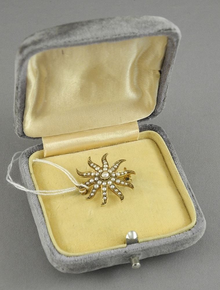 Edwardian 14K (marked) Gold & Seed Pearl Brooch, 7/8"w, 2.3g, with Box.: Edwardian 14K (marked) Gold & Seed Pearl Brooch, 7/8"w, 2.3g, with Box.