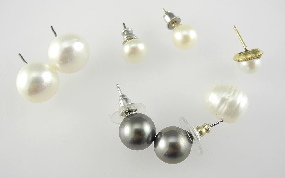 Three Pair of Pearl Earrings & a Pearl Bead. (1 of 1)