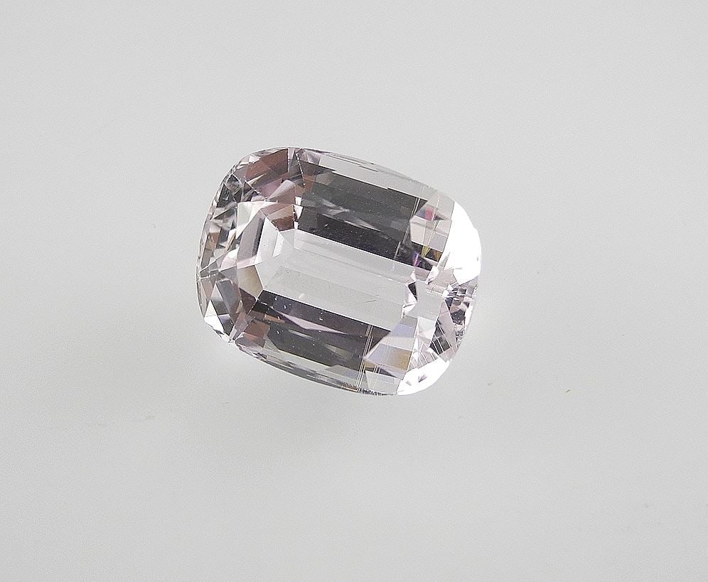 22.32ct Cushion Cut Pink Kunzite Gemstone ($11,160 Appraisal).: 22.32ct Cushion Cut Pink Kunzite Gemstone ($11,160 Appraisal).