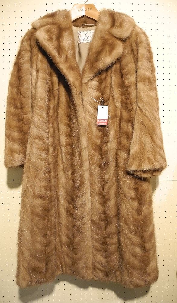 Scuby Furs 3/4 Length Mink Fur Coat. (1 of 3)