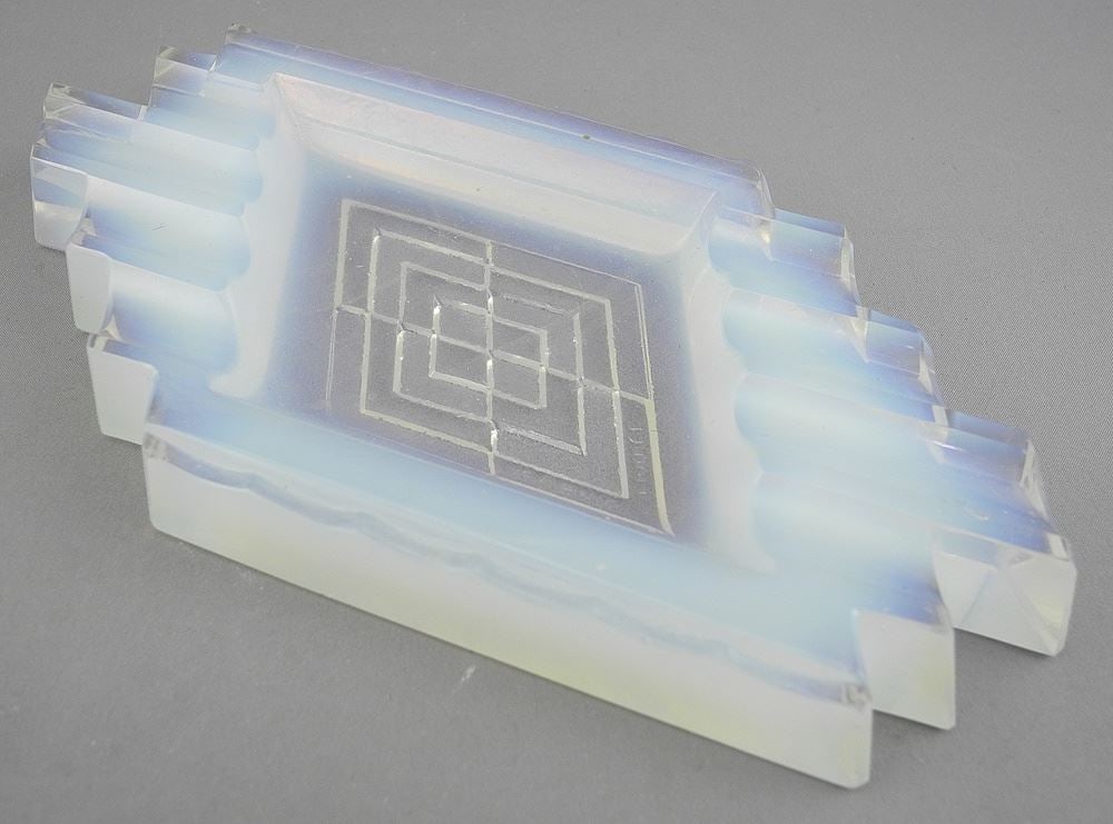 Sabino France Art Deco Opalescent Glass Cendrier, 7"w.: Sabino France Art Deco Opalescent Glass Cendrier, 7"w.