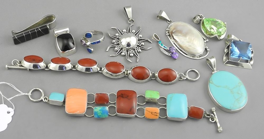 Collection of Mexican Sterling Silver (marked 925) Jewelry.: Collection of Mexican Sterling Silver (marked 925) Jewelry.
