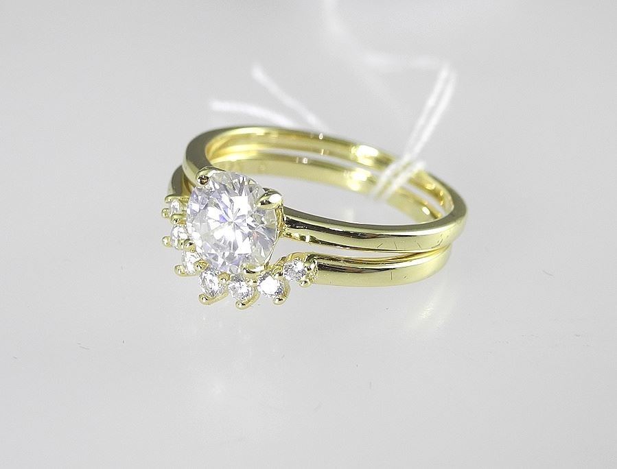 1CT Moissanite Ring Set, Size 7, Sterling with 18K Gold Overlay with Report.: 1CT Moissanite Ring Set, Size 7, Sterling with 18K Gold Overlay with Report.