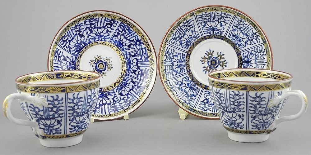 Pair of Flight Barr & Barr Worcester Royal Lily Cups & Saucers. (1 of 3)