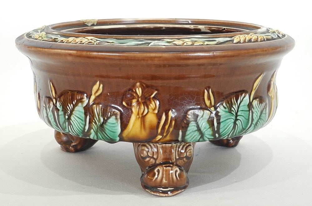Majolica Tripod Bowl, Unmarked, 5 3/4 x 11 3/4" Diameter.: Majolica Tripod Bowl, Unmarked, 5 3/4 x 11 3/4" Diameter.