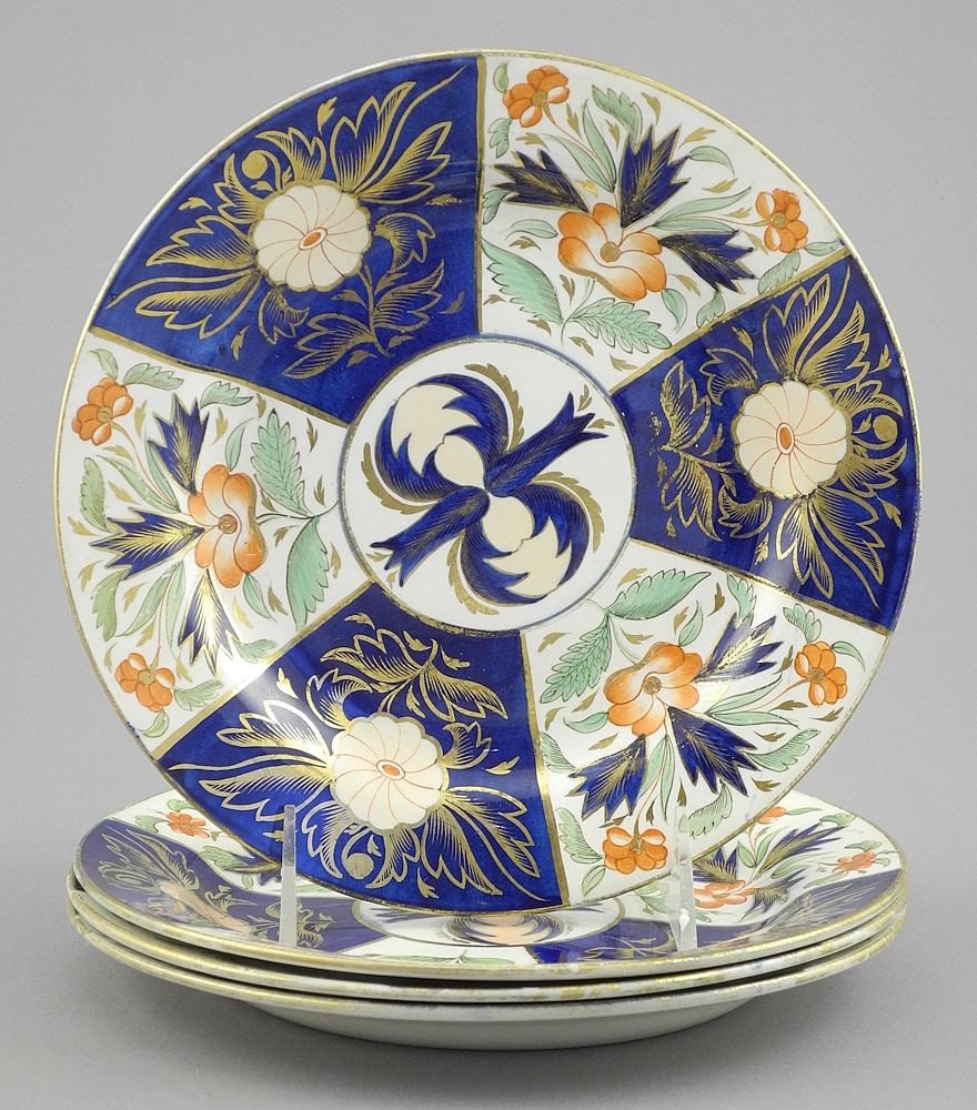Set of Four Wedgwood Imari "Crab Claw" Plates, C.1815, 8 1/8" Diameter. (1 of 4)