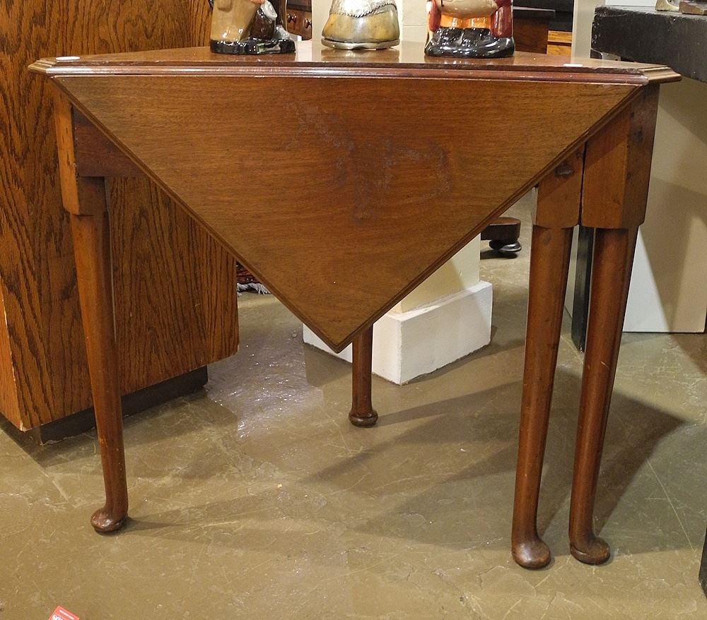 Mahogany Envelope Side Table.: Mahogany Envelope Side Table.