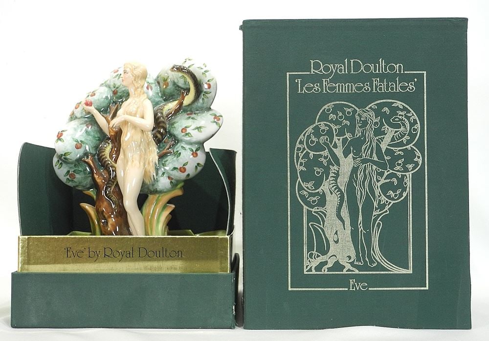 Royal Doulton Les Femmes Fatales "Eve", HN2466 with Box.: Royal Doulton Les Femmes Fatales "Eve", HN2466 with Box.