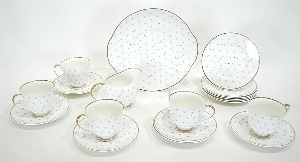 Susie Cooper "Starburst" Luncheon China, (lacking teacup & sugar bowl): Susie Cooper "Starburst" Luncheon China, (lacking teacup & sugar bowl)