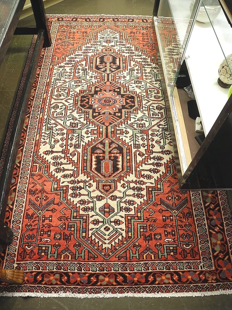 Tooyserkaw Rug Approximately 4'8" x 8'2". (836): Tooyserkaw Rug Approximately 4'8" x 8'2". (836)