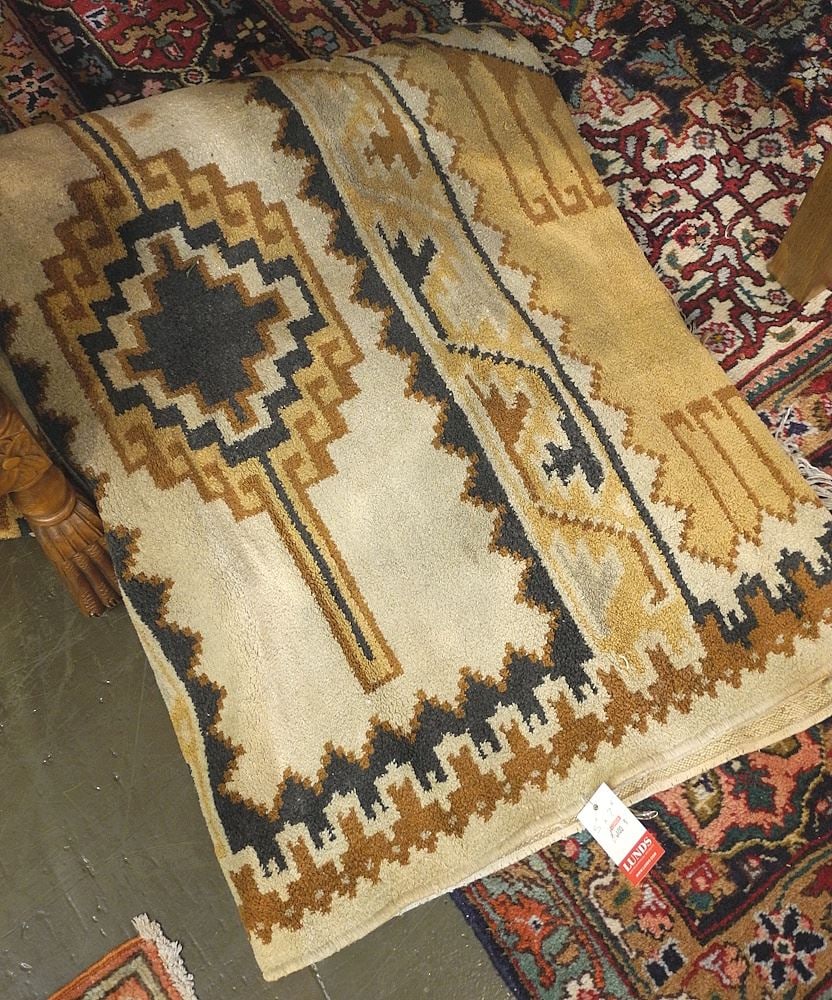 Kilim Style Carpet Approximately 5'6" x 7'8" (as is).: Kilim Style Carpet Approximately 5'6" x 7'8" (as is).