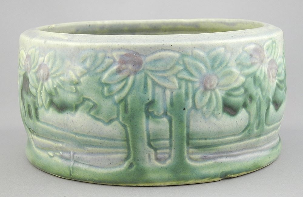 Roseville Vista Bowl, 8 1/2" Diameter.: Roseville Vista Bowl, 8 1/2" Diameter.