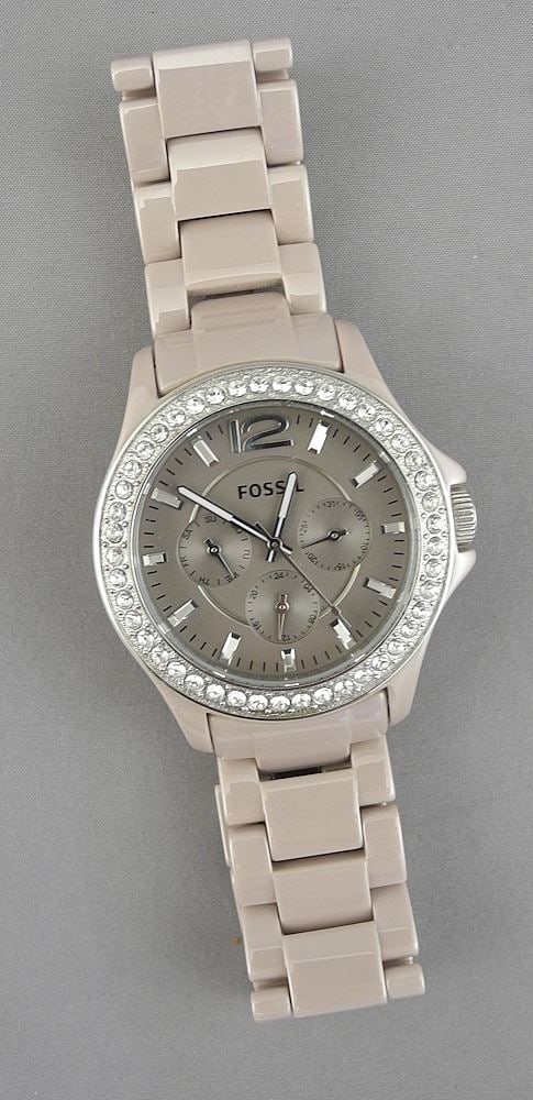 Ladies Fossil Watch Encrusted with Rhinestones with Extra Links. (1 of 3)