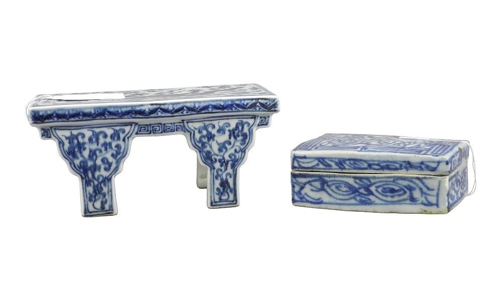 Chinese Blue & White Porcelain Dragon Table Stand, Xuande Mark (2 3/4 x 5 7/8 x 3 1/4")w/ (1 of 4)