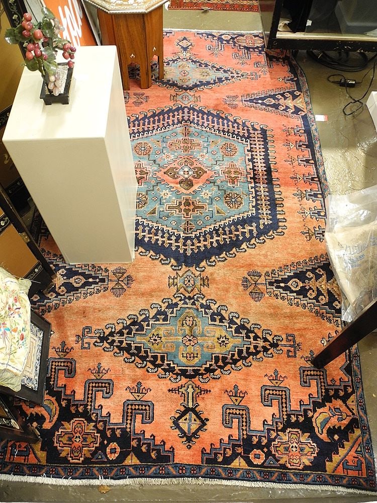 Visse Hand Knotted Rug Approximately 5' x 9'.           897 (1 of 2)