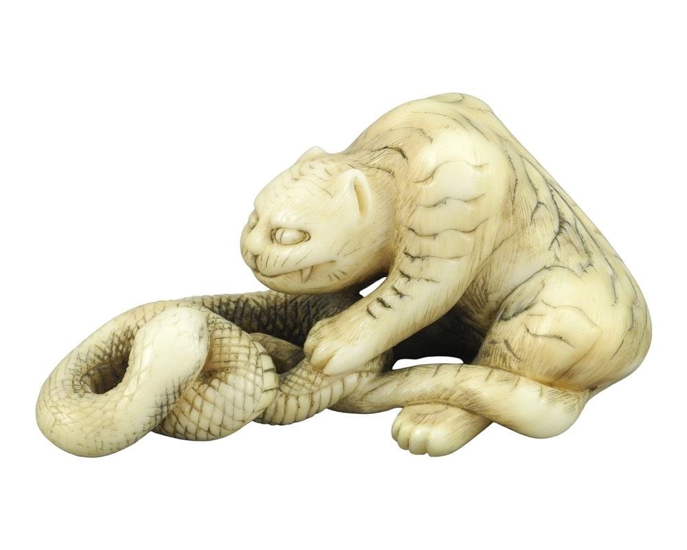 Japanese Cat & Snake Okimono, 2 3/4" w, 40.3g, CANADIAN BIDDERS ONLY.: Japanese Cat & Snake Okimono, 2 3/4" w, 40.3g, CANADIAN BIDDERS ONLY.