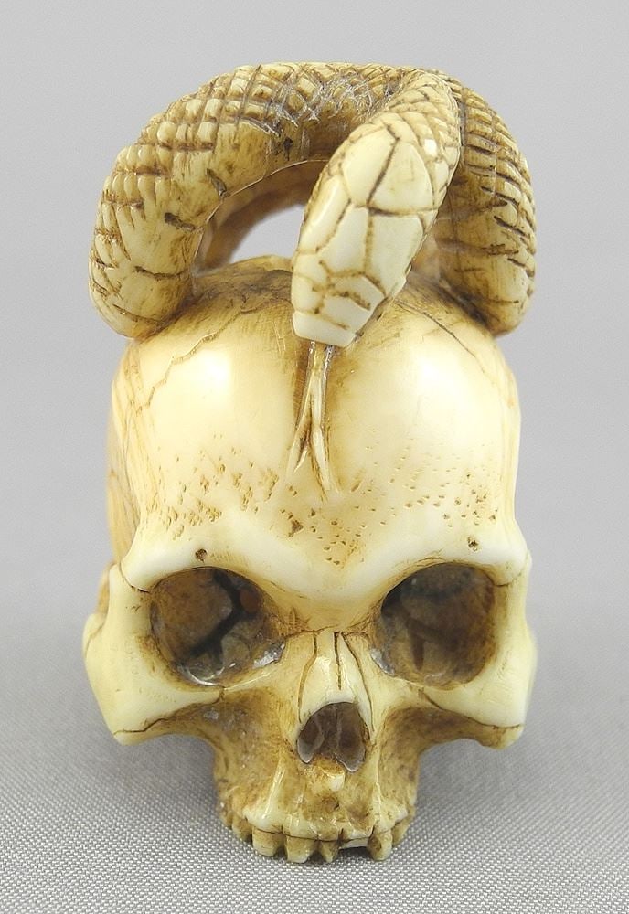 Japanese "Skull & Snake" Netsuke, 1 1/2"h, 15.6g, CANADIAN BIDDERS ONLY.: Japanese "Skull & Snake" Netsuke, 1 1/2"h, 15.6g, CANADIAN BIDDERS ONLY.