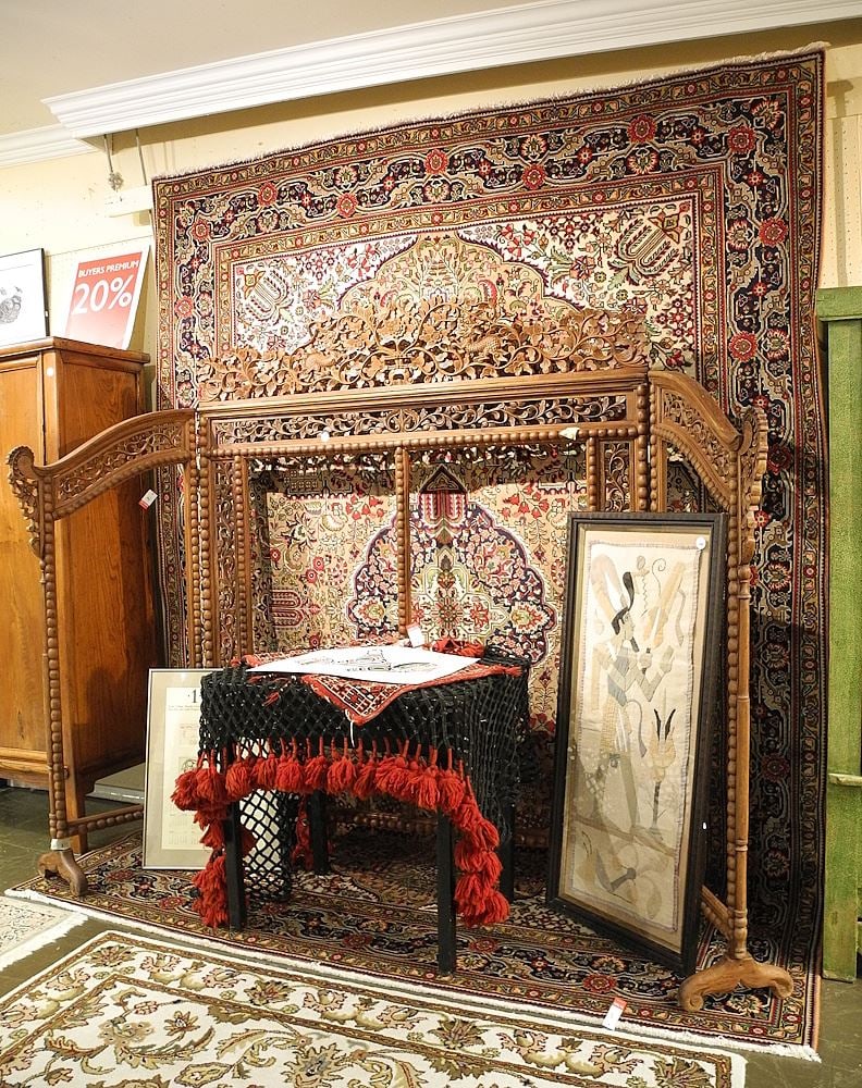 Tabriz Hand Knotted Carpet Approximately 8'1" x 11'3".      465 (1 of 3)