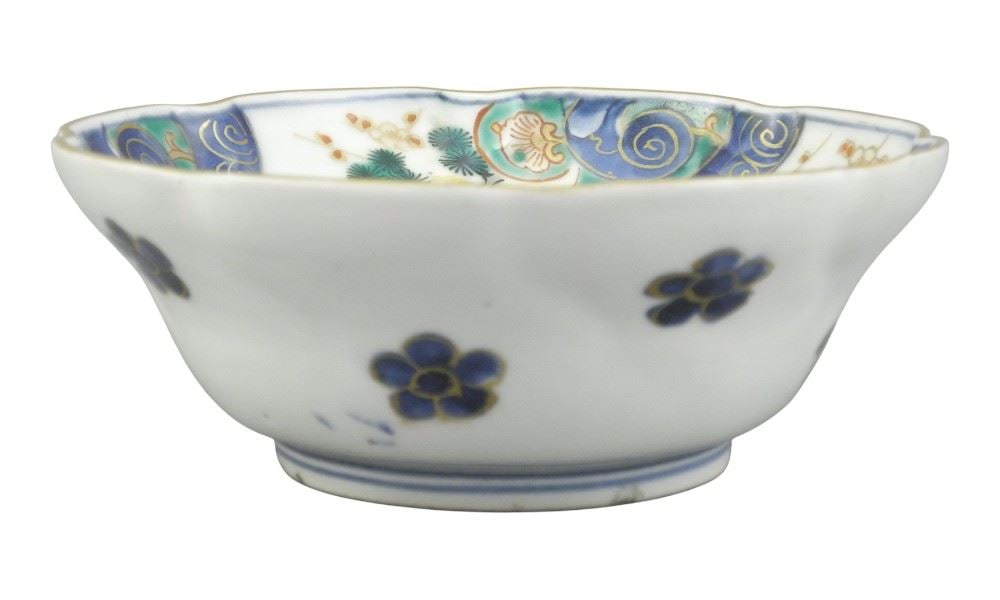 19th C. Japanese Imari Lobed Bowl, 2 1/4 x 5 3/4" Diameter.: 19th C. Japanese Imari Lobed Bowl, 2 1/4 x 5 3/4" Diameter.