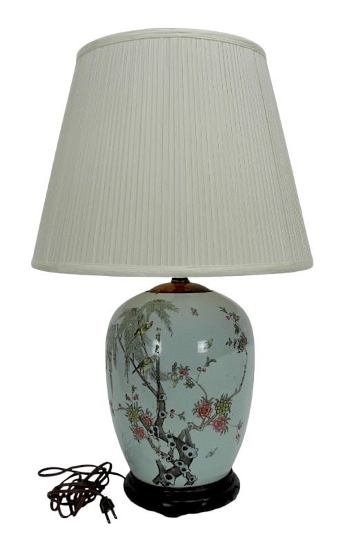 Chinese Porcelain Table Lamp.: Chinese Porcelain Table Lamp.