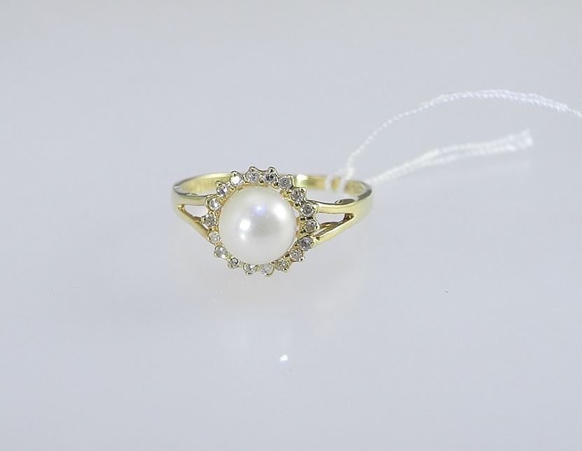 18K (marked 18K/750) Gold Pearl & Diamond Halo Ring, Size 5 3/4, 1.8g. (1 of 4)