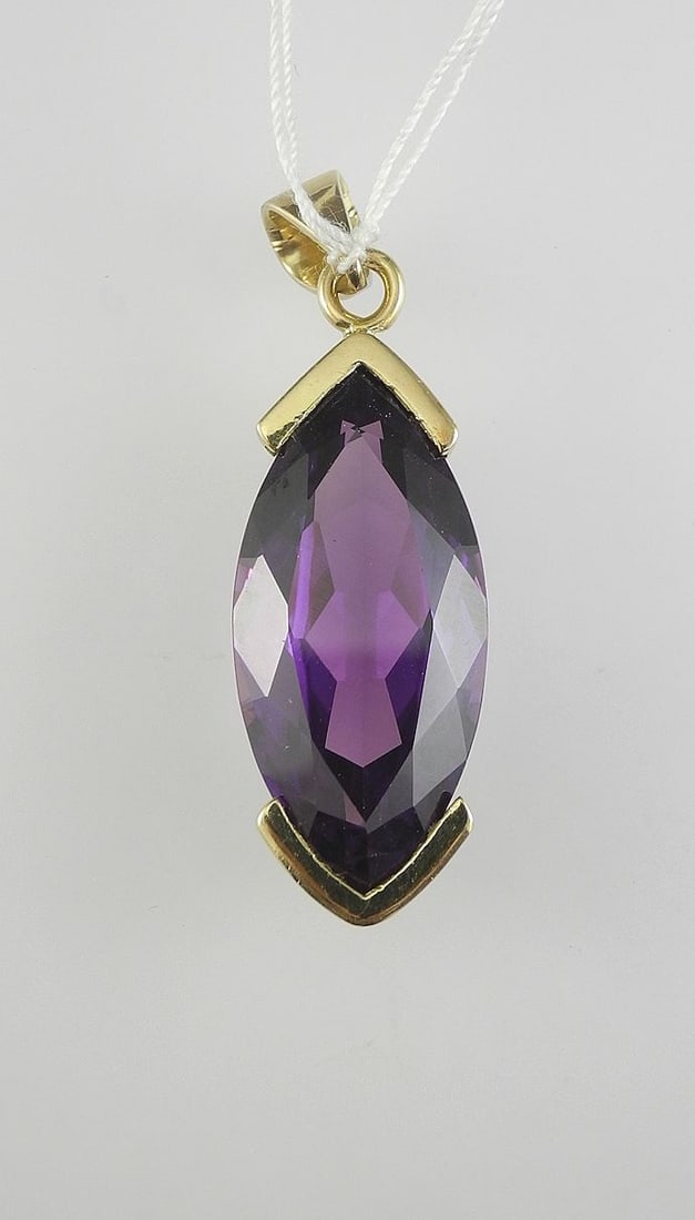 14K (marked 14K) Gold Marquise Cut Tanzanite/Alexandrite Brooch, 1 3/4" h, 10g.: 14K (marked 14K) Gold Marquise Cut Tanzanite/Alexandrite Brooch, 1 3/4" h, 10g.