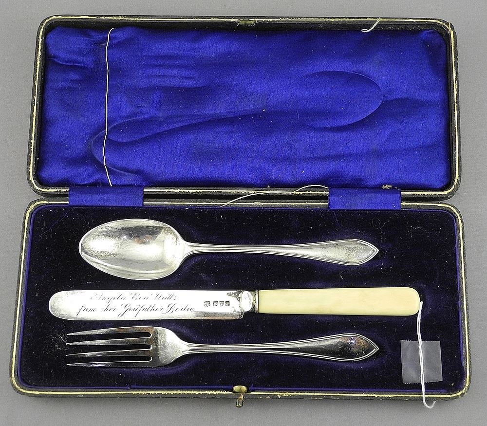 Hallmarked Silver Christening Cutlery Set, Blade Engraved, TW 77g Including Handle. (1 of 4)