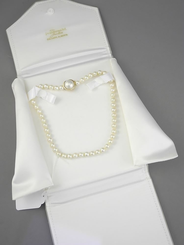 J.V.Anderson Ltd. Pearl Necklace with 14K Gold Clasp.: J.V.Anderson Ltd. Pearl Necklace with 14K Gold Clasp.