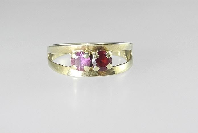 10K (tested) Gold & Synthetic Ruby & Alexandrite Ring, Size 7 1/2, 3.49g. (1 of 4)